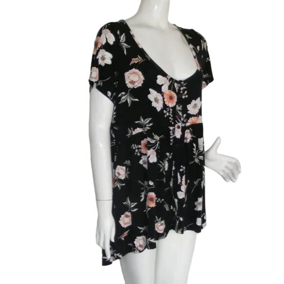 TORRID Top/Tunic, 1/1X, Black, Floral, Scoop neck, Short sleeves, Rayon - Picture 3 of 11